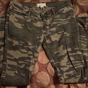 Forever 21 Green Camouflage Pants